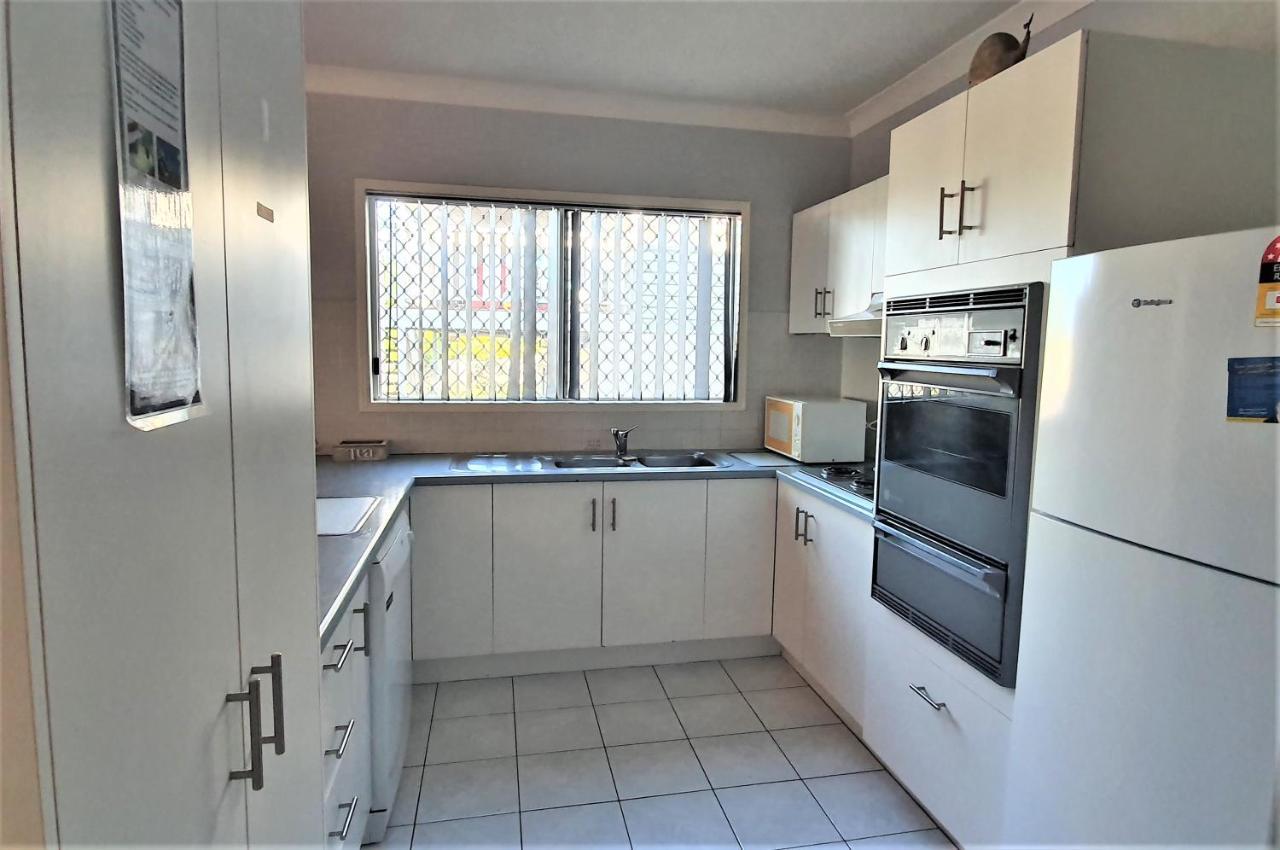 Villa Venezia Apt 3 - Spacious Hervey Bay Beachfront Apartment Kültér fotó