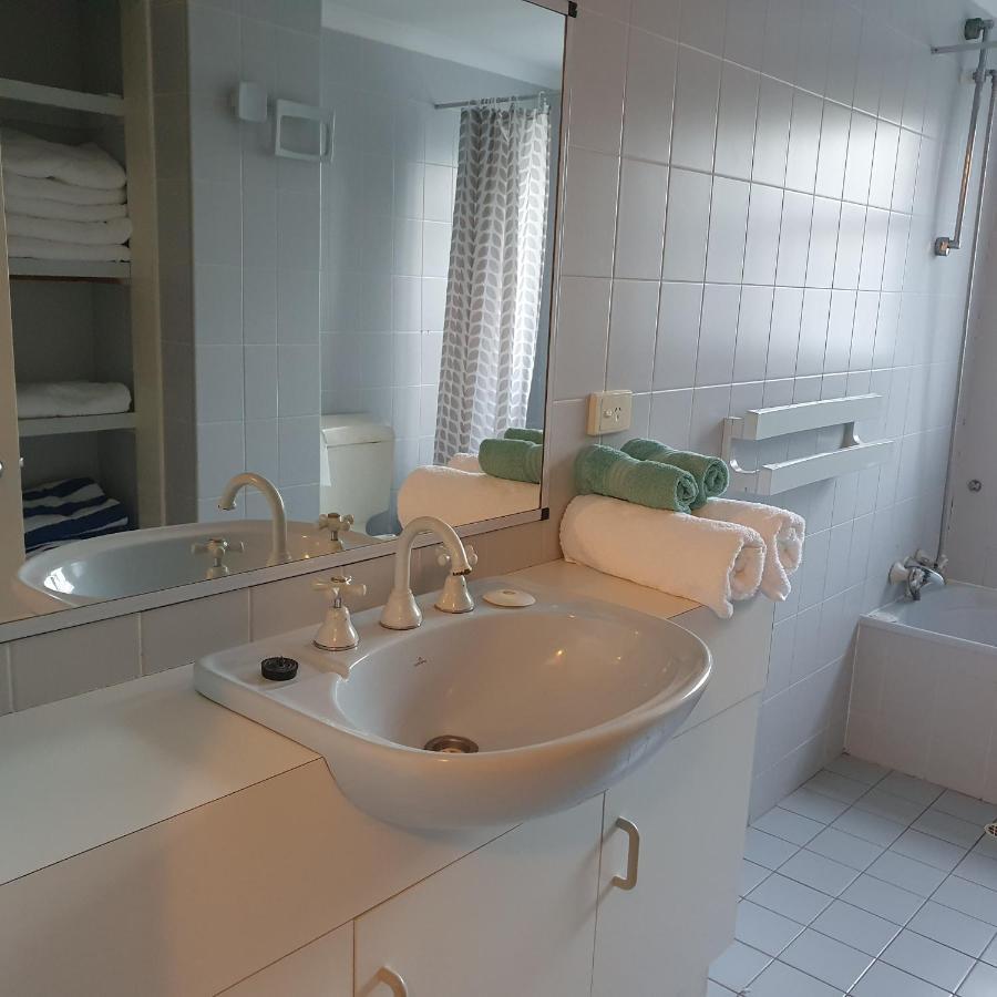 Villa Venezia Apt 3 - Spacious Hervey Bay Beachfront Apartment Kültér fotó