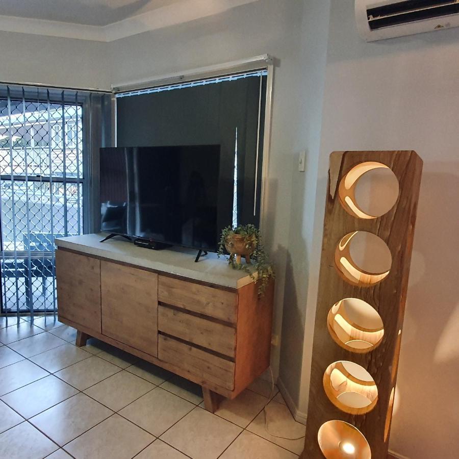 Villa Venezia Apt 3 - Spacious Hervey Bay Beachfront Apartment Kültér fotó
